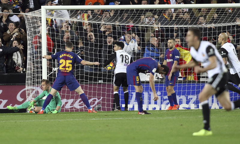 ПРИМЕРА: Барселона извукла бод у Валенсији, велики преокрет Севиље